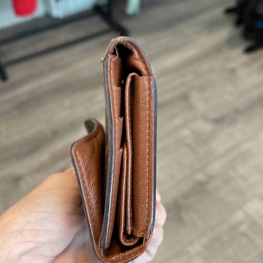 Authentic Louis Vuitton wallet - Picture 9 of 10